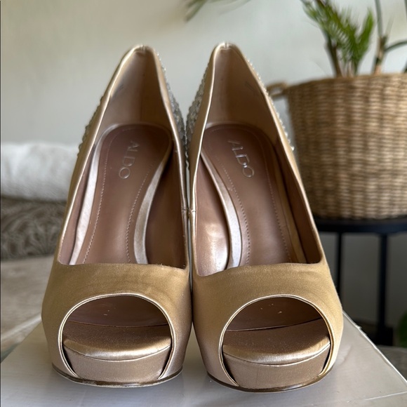 Beige satin open toe pumps with rhinestones Aldo. - Picture 8 of 12